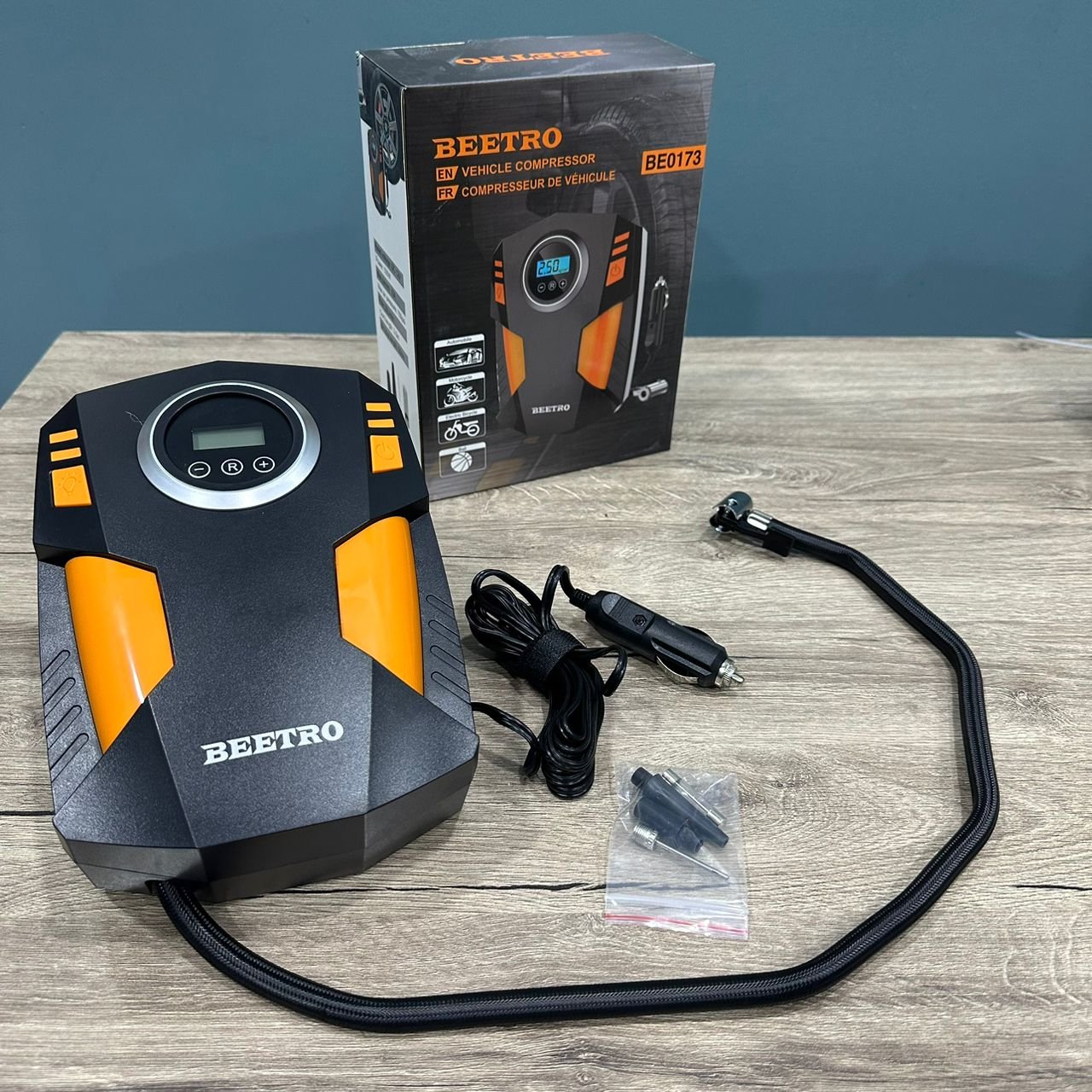 MINI COMPRESSEUR DE VOITURE BEETRO BE0173 DIGITAL DC 12V 22L par MIN